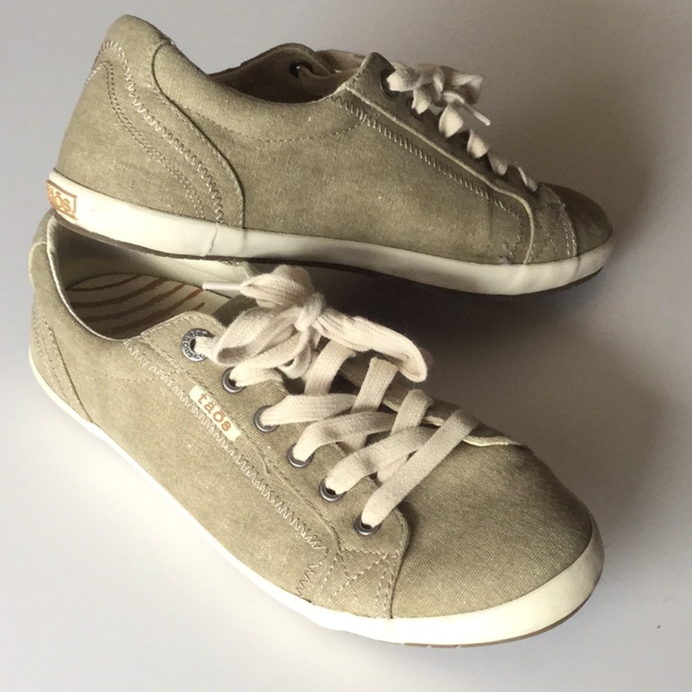 Taos Star Lace Up